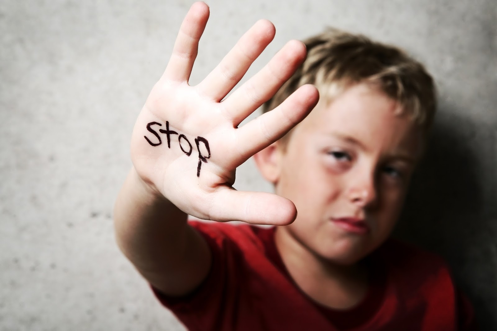 علامات تدل لتعرض الطفل للتحرش وتعليمه كيفية الدفاع عن نفسه