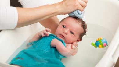 الاستحمام الاول لطفلك حديث الولادة و العناية به