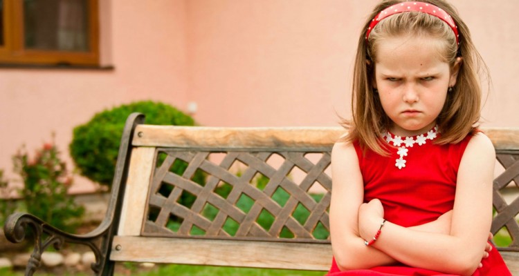 كيفية التعامل مع الاطفال حين يصابون بنوبات الغضب