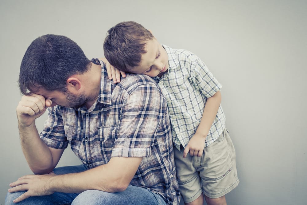 اصابة الأب بالضغط النفسي يسبب عدوى الاكتئاب لاطفاله