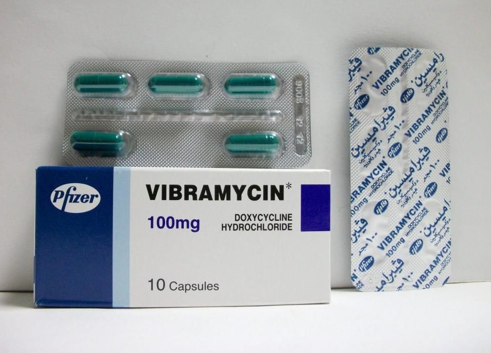 كبسولات فيبراميسين مضاد حيوي فعال فى حالات حب الشباب VIBRAMYCIN