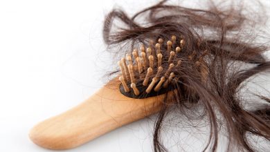 الاسباب الشائعة لتساقط الشعر عند النساء والرجال والفرق بين التساقط الطبيعي والغير طبيعي