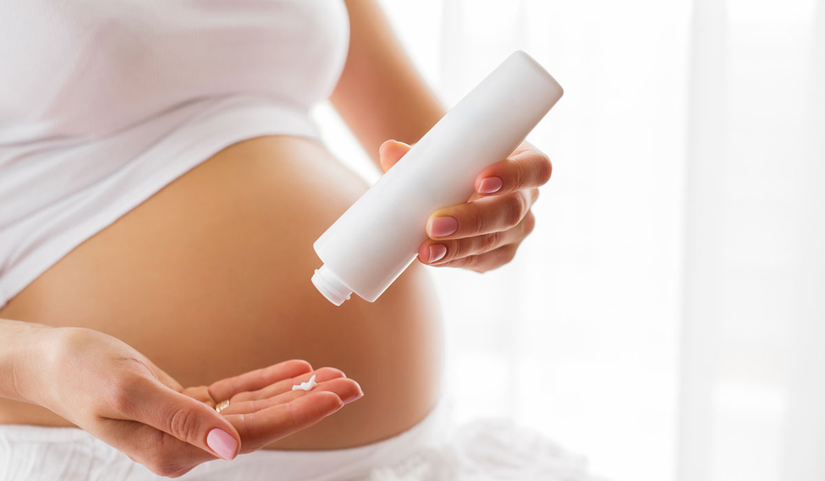 أفضل مستحضرات التجميل الآمنة للعناية ببشرتك أثناء فترة الحمل