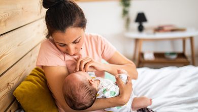 فوائد الرضاعة الطبيعية لحديثي الولادة والام المرضعة ومدي تاثيرها علي الصحة